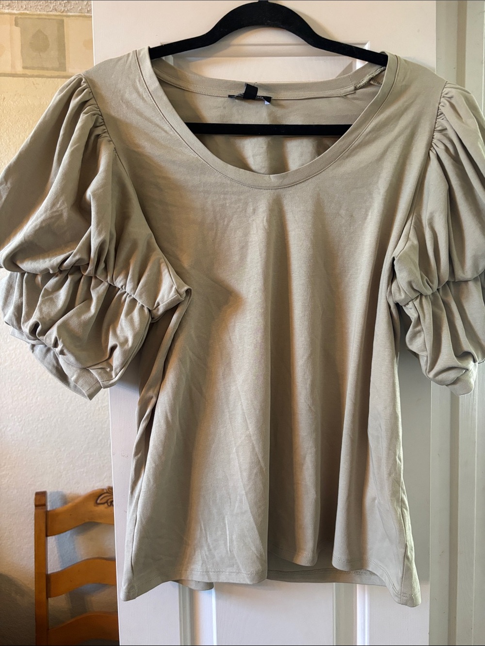 Express Women's Puff-Sleeve Tee in Light Taupe